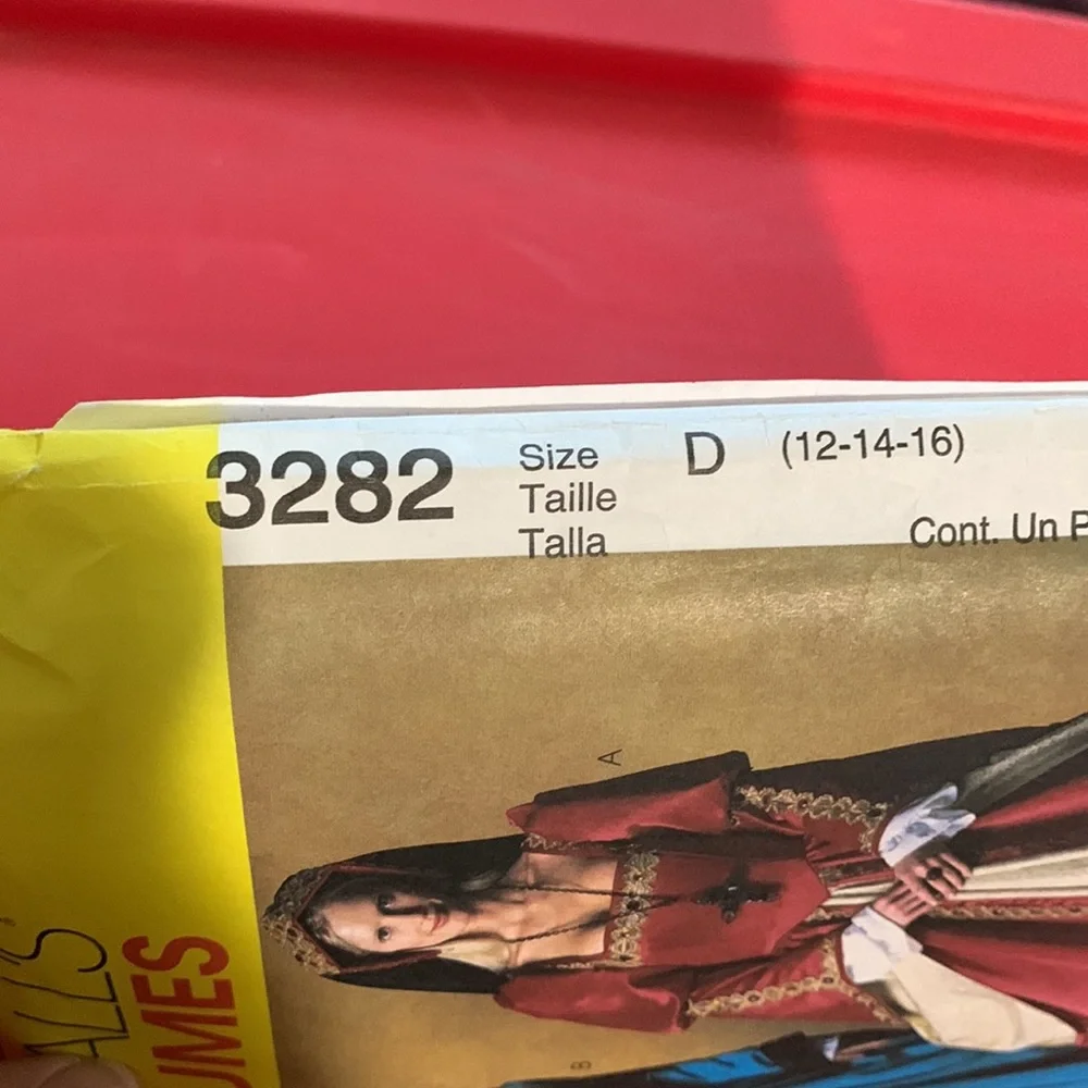 Costume pattern - Picture 2 of 5